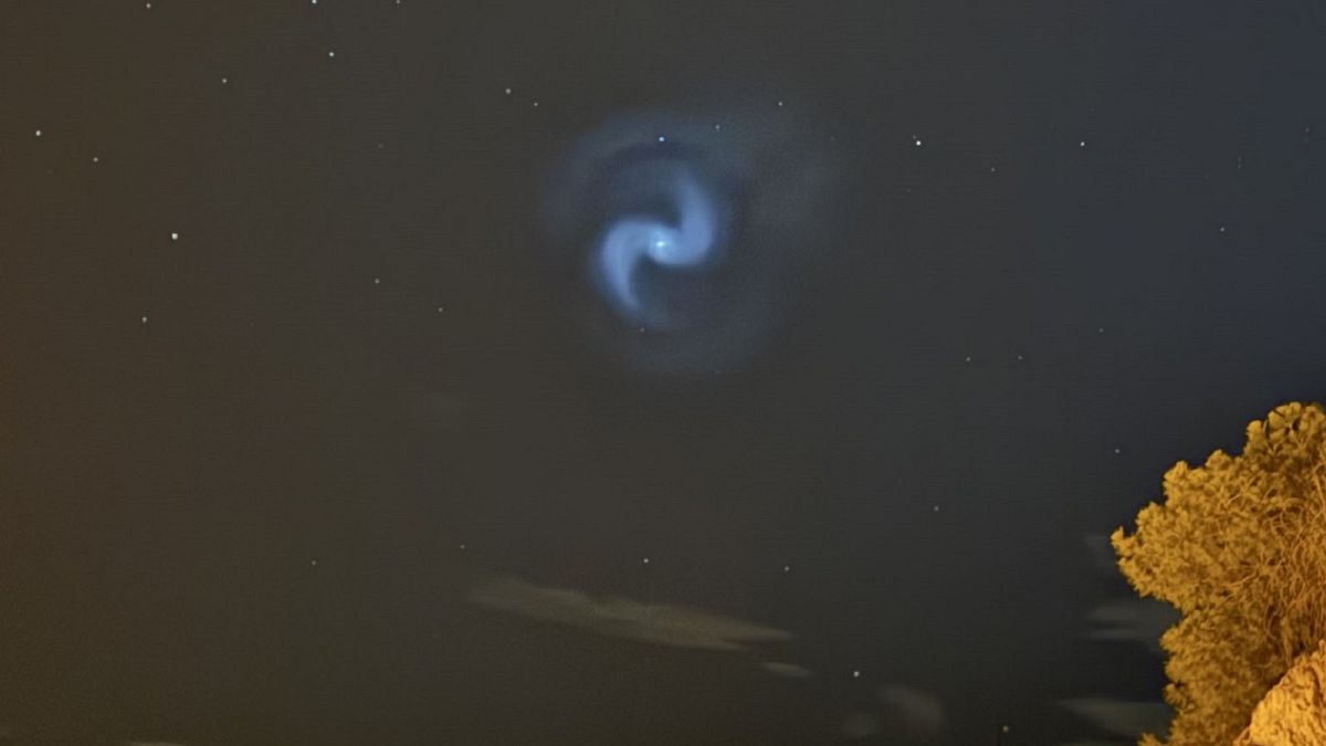 A view of the strange blue spiral in the skies above Norway on Monday, as captured by X user Inferno.