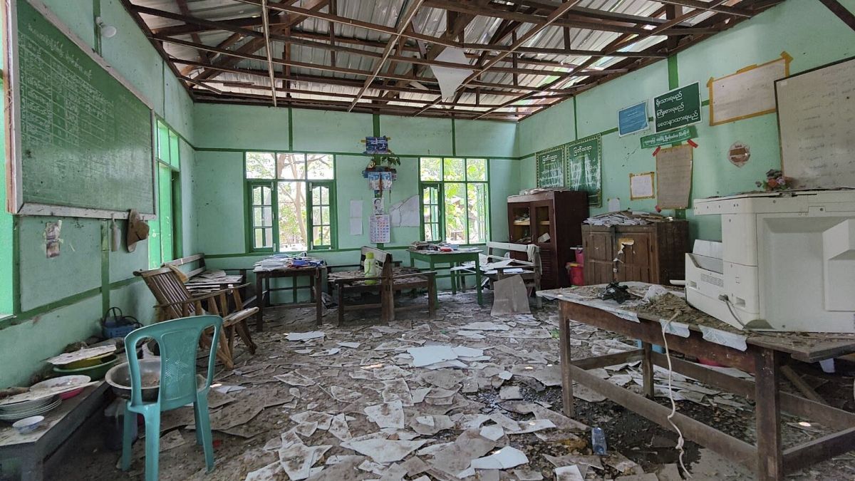 Beerdigungen in Myanmar für Schüler, die bei mutmaßlichem Junta Air Streik in der ländlichen Schule getötet wurden