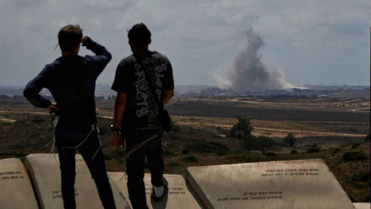 Mindestens 107 Palästinenser, die in israelischen Luftangriffen in der gesamten Gaza getötet werden