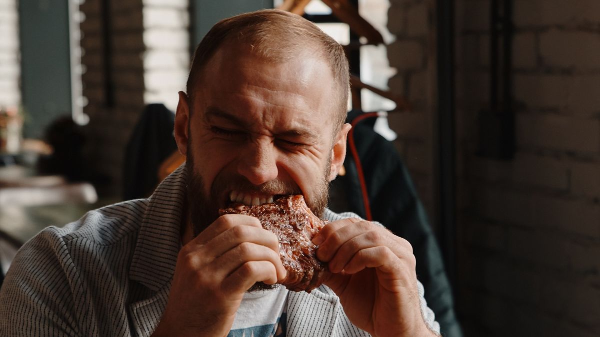 Rotes Fleisch und Autos bedeuten, dass französische Männer einen 26% höheren CO2 -Fußabdruck haben als Frauen, heißt es in der Studie