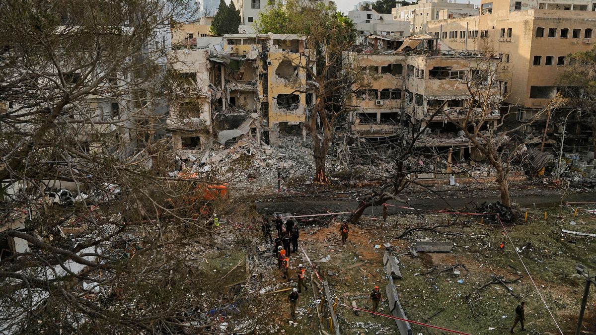 Hunderte berichteten tot als Israel-Iran-Konflikt, der bis zum vierten Tag fortgesetzt wird