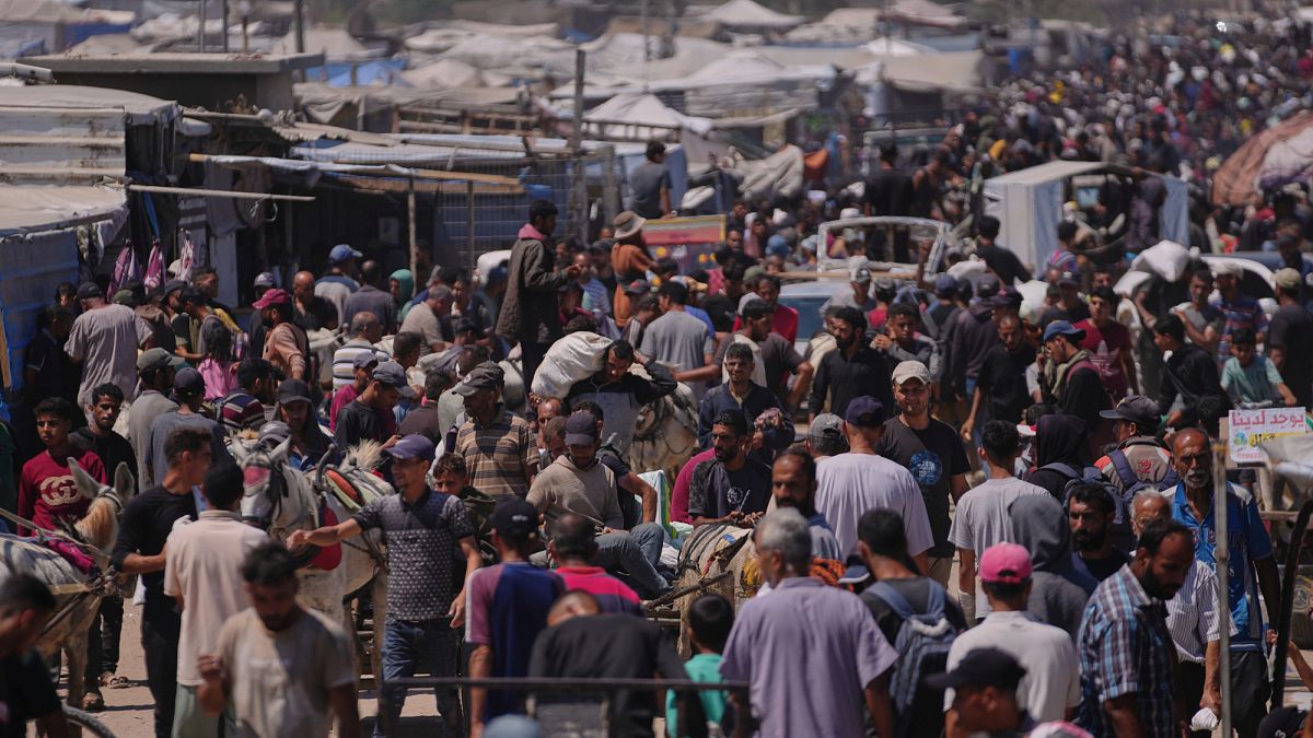 Mindestens 18 Tote in Gaza, nachdem der israelische Streik während der Lebensmittelsammlung Street Street trifft, sagen Krankenhäuser, sagen Krankenhäuser