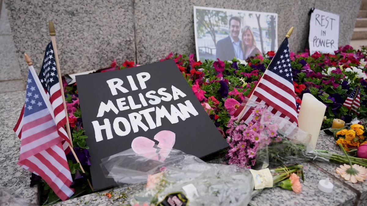 Verdächtiger wegen Mordes bei Schießereien von Gesetzgebern und Ehepartnern von Minnesota angeklagt