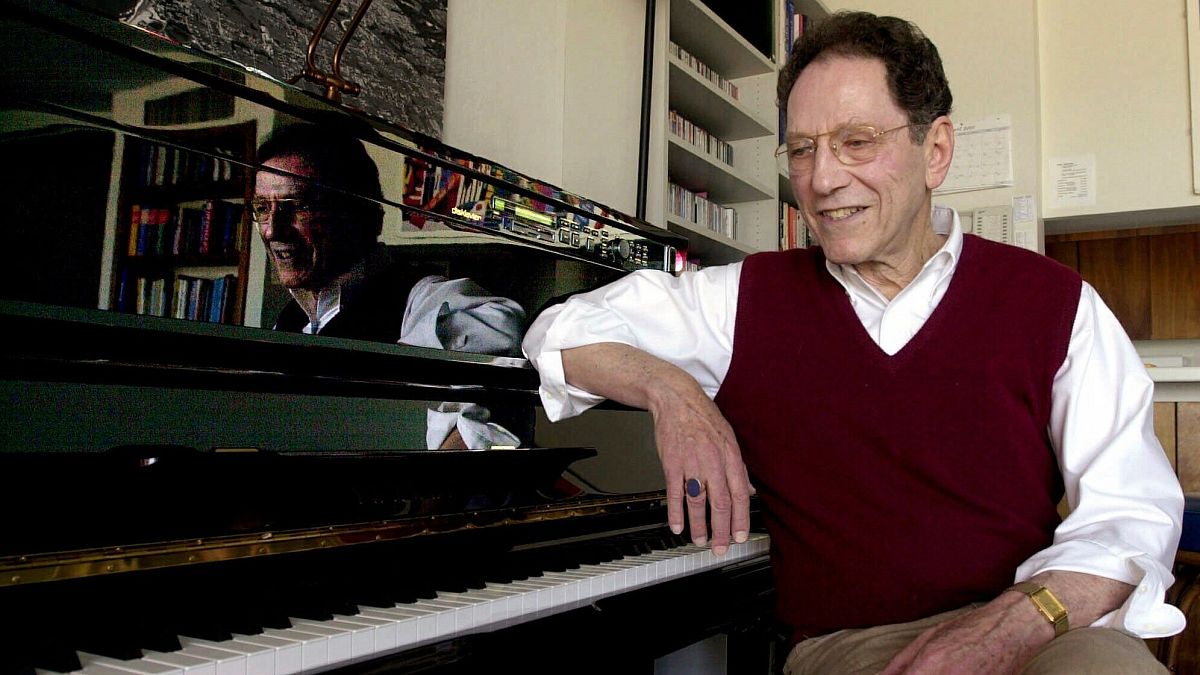 Der berühmte musikalische Satiriker Tom Lehrer stirbt im Alter von 97 Jahren
