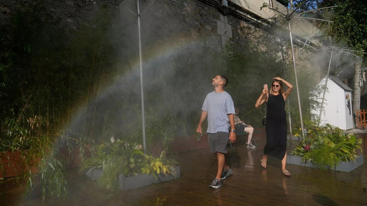 Frankreich auf hoher Alarmbereitschaft als anhaltende Hitzewellen -Risiken und Verschmutzungsrisiken