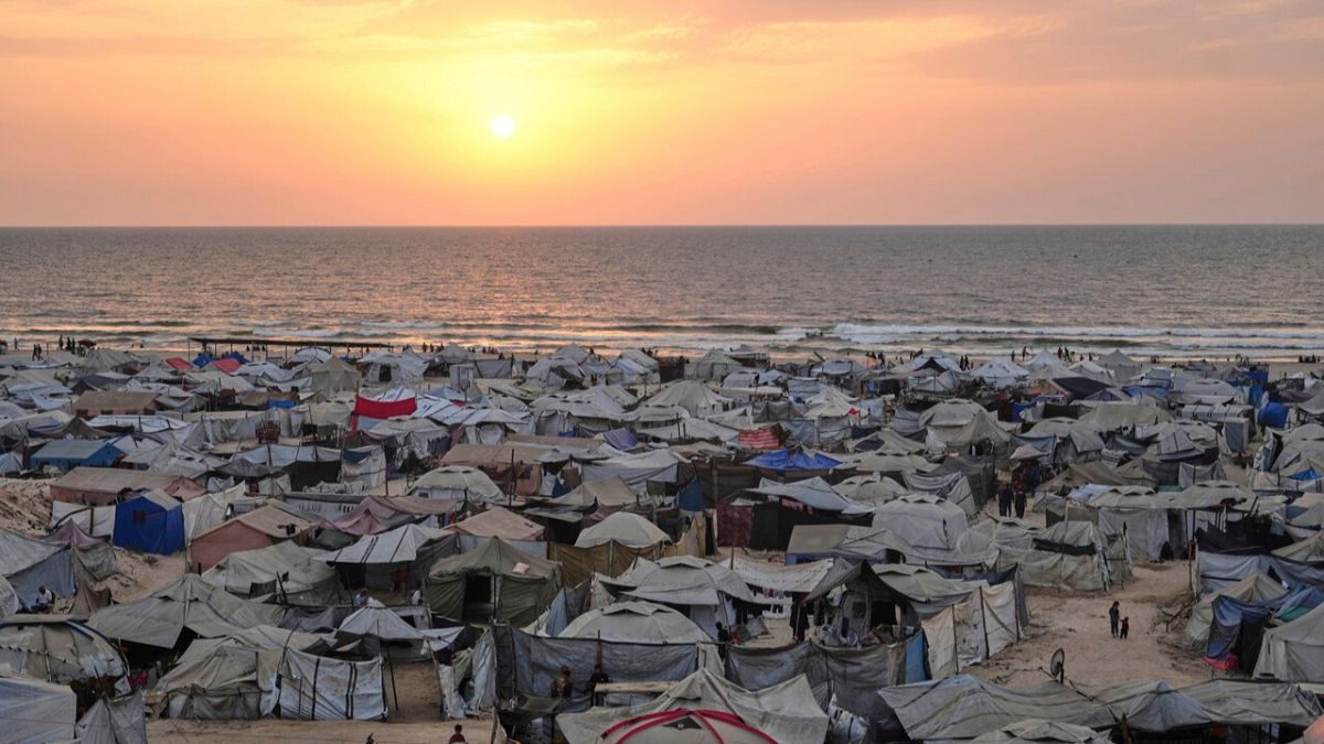 Israelische Streiks auf Gaza fahren weiter, während die Armee sich darauf vorbereitet, die Offensive zu erweitern