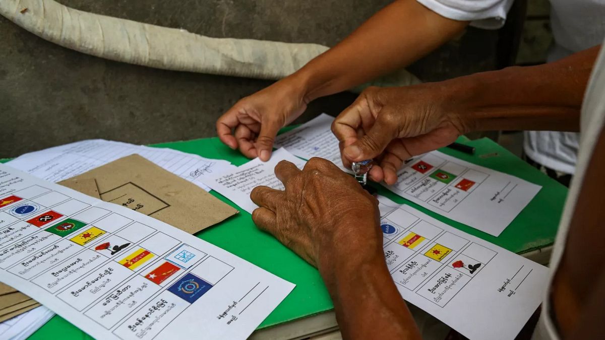 Myanmar beendet den Ausnahmezustand und Junta Chief Switches -Rollen vor den Wahlen im Dezember