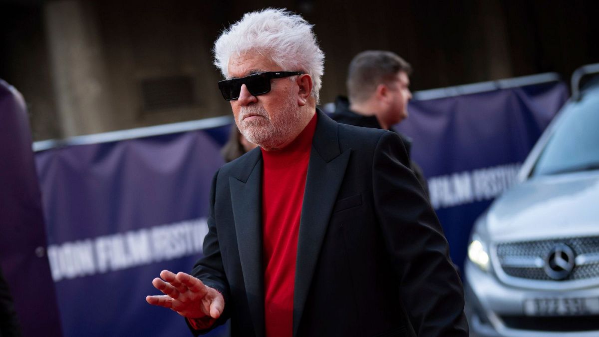 Pedro Almodóvar fordert den spanischen PM Pedro Sánchez auf, alle diplomatischen und kommerziellen Beziehungen zu Israel zu schneiden