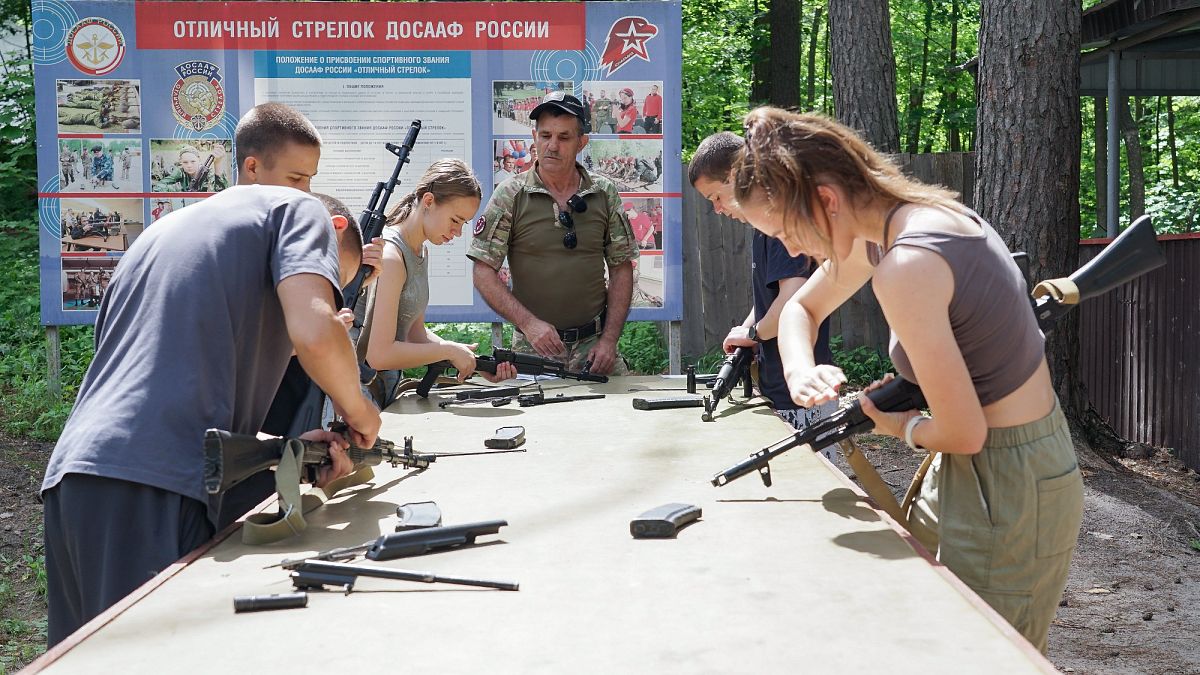 Deportierte ukrainische Kinder in mindestens 210 Einrichtungen in Russland, wie die Ermittlungen zeigen