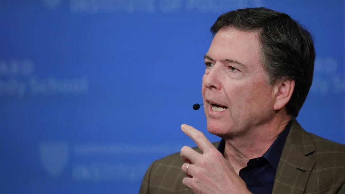 Der Ex-FBI-Direktor James Comey wurde wegen zweier Anklagen im Zusammenhang mit Aussagen des Kongresses angeklagt