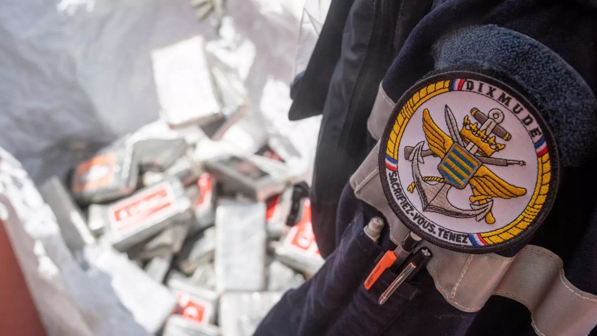 Die französische Marine setzt fast 10 Tonnen Kokain vor der Küste Westafrikas ein