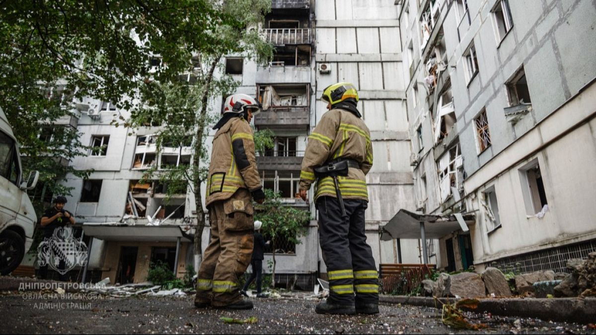 Eine Person getötet, acht weitere verletzt in über Nacht russischen Anschlägen auf ukrainische Städte