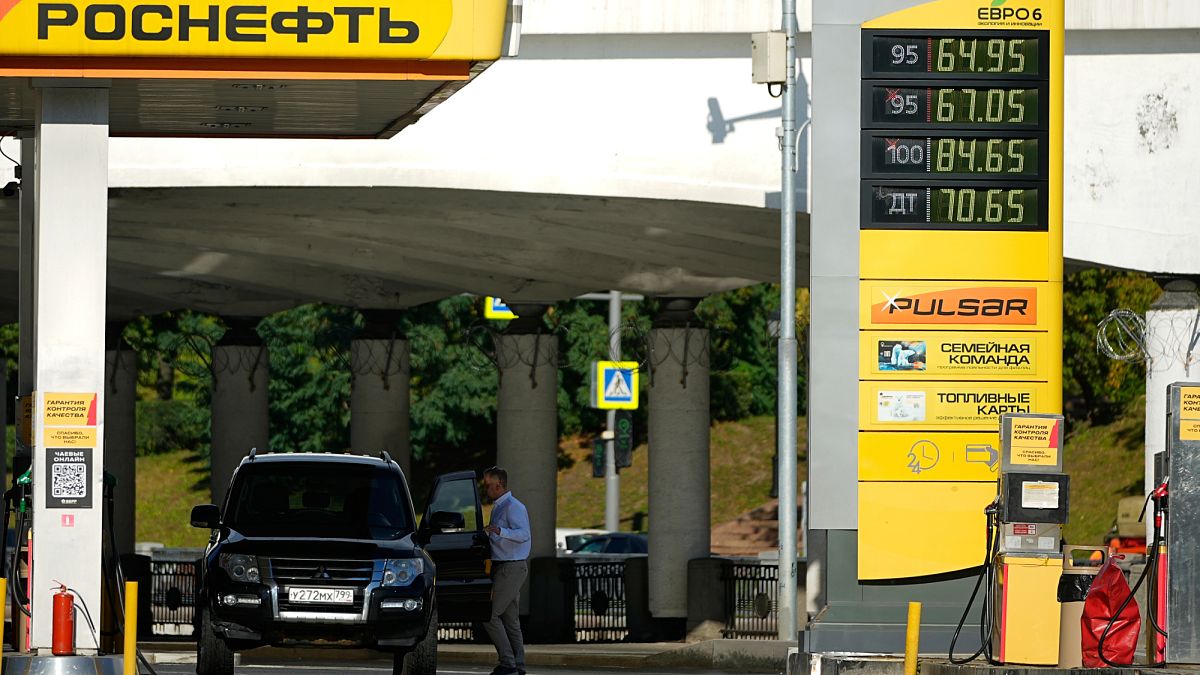 Laut Economist hat die Ukraine mit Streiks gegen die russische Ölindustrie "Nagel auf den Kopf getroffen", sagt Economist