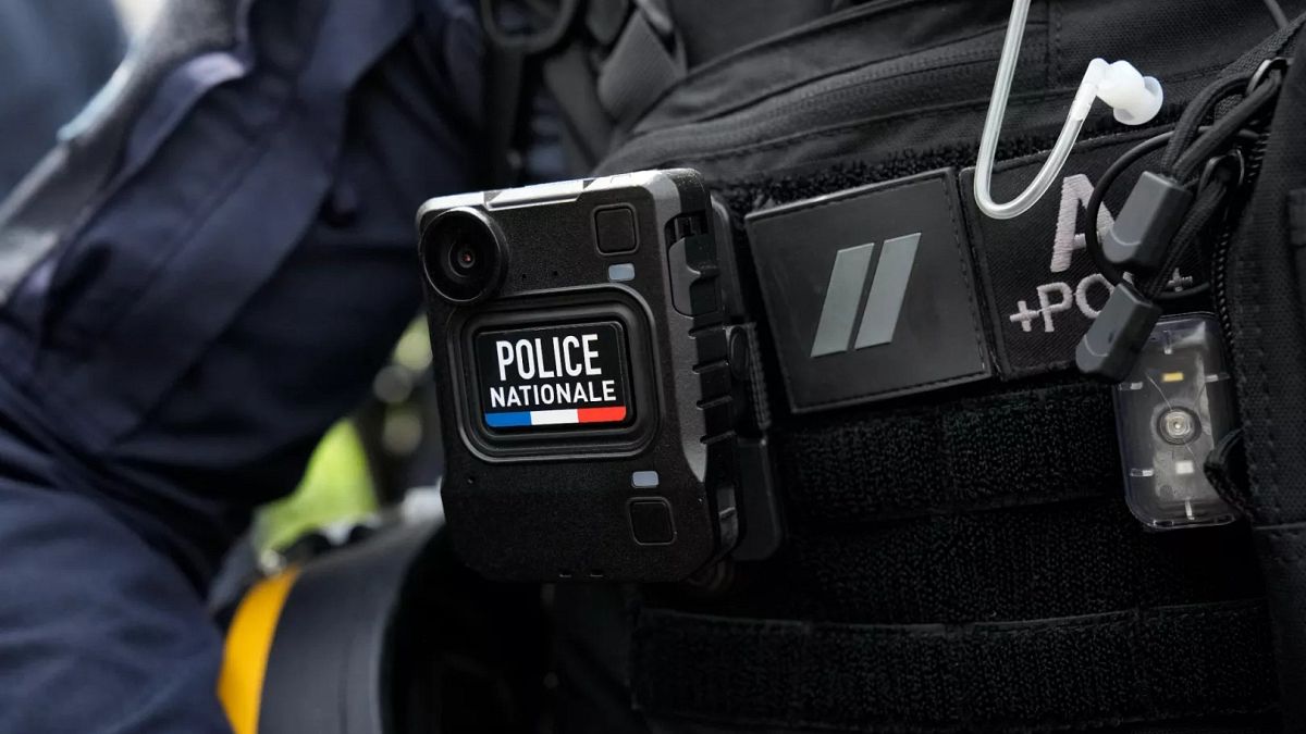 Mit Messer bewaffnete Mann verletzt fünf in Marseille, bevor er von der Polizei erschossen wird