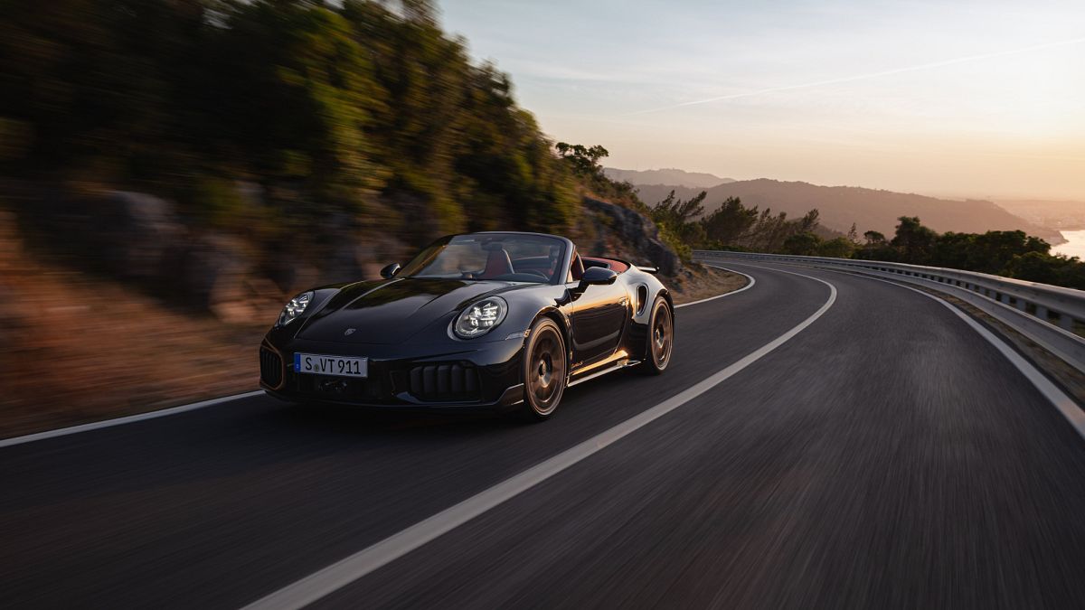 Porsche -Aktien rutschen nach EV -Startverzögerung und veränderten Gewinnausblick