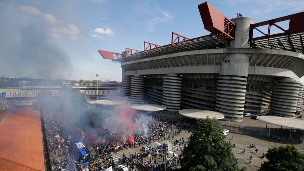 San Siro Stadium für den Abriss nach dem Verkauf an AC und Inter Mailand zugelassen