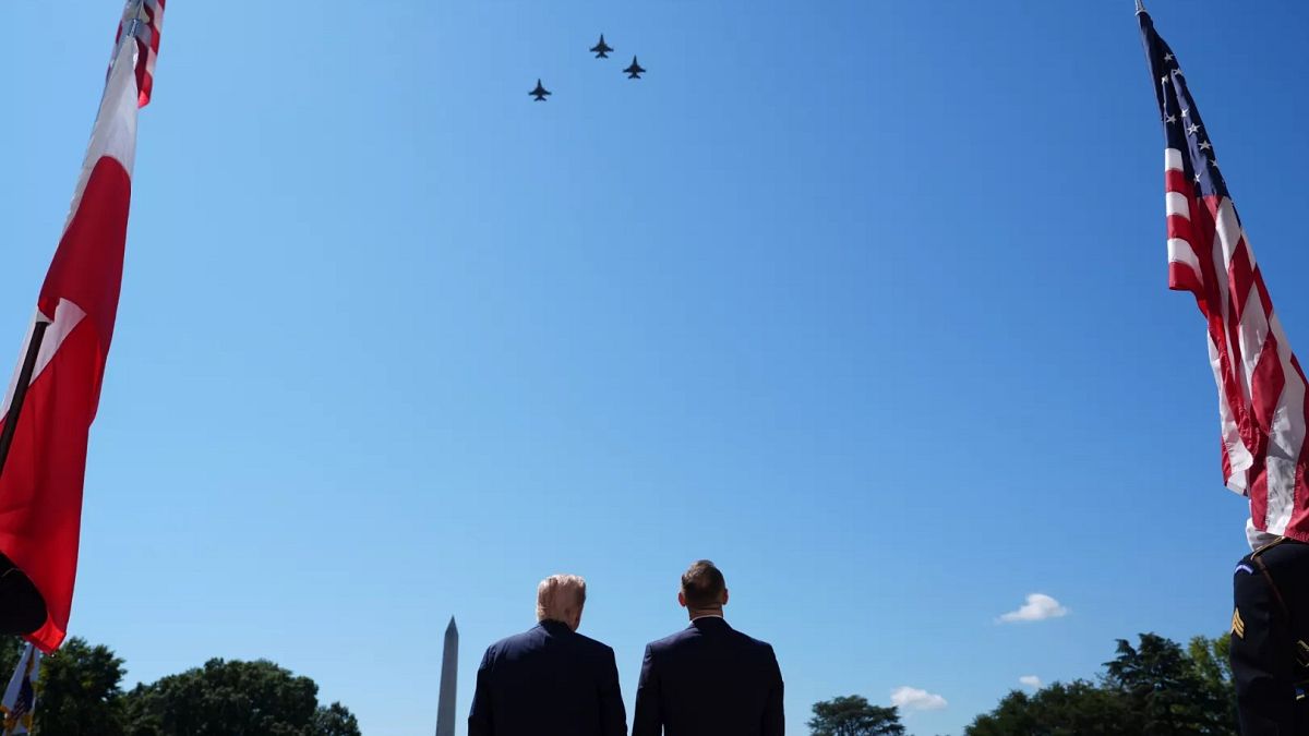 Trump versichert den polnischen Führer der fortgesetzten US -Militärpräsenz in der europäischen Nation