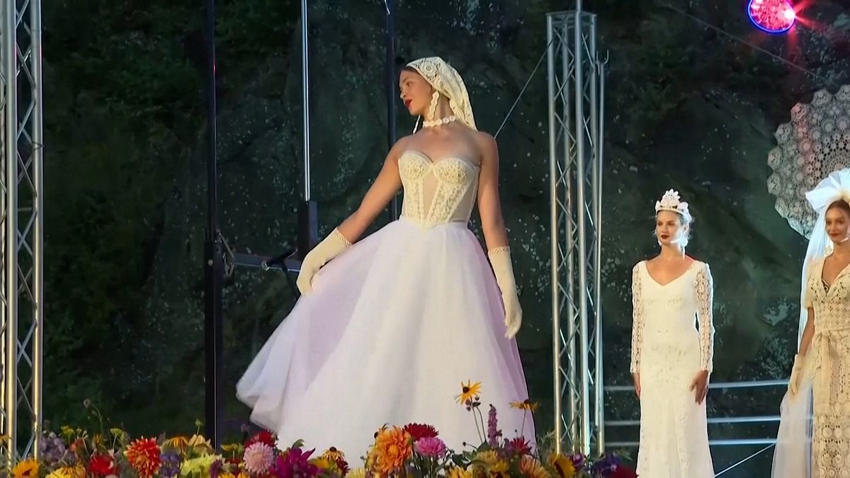 Von Koniaków nach Paris: Wie traditionelles polnisches Häkelung fesselnd High Fashion ist