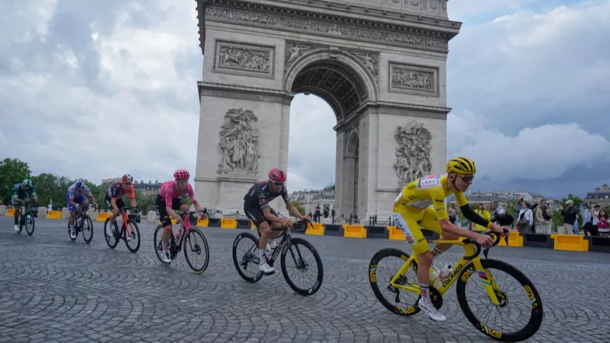 Tour de France 2025: van Aert gewinnt die letzte Etappe, Pogačar holt sich im verregneten Finale den vierten Titel