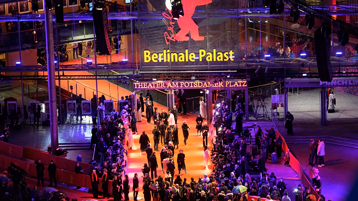 Berlinale 2026: Politik und Proteste dominieren die Eröffnungsfeier des Filmfestivals