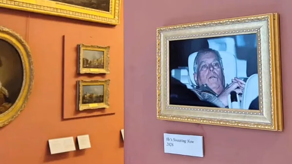 Das Foto der Verhaftung von Andrew Mountbatten-Windsor wurde von Aktivisten im Louvre ausgestellt