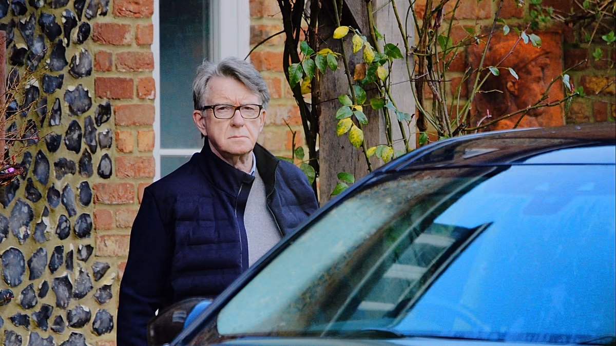 Der ehemalige britische Botschafter Peter Mandelson wurde nach seiner Festnahme im Epstein-Ermittlungsverfahren gegen Kaution freigelassen