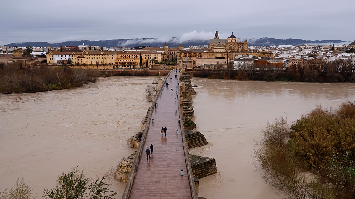 Mindestens ein Toter und Tausende wurden evakuiert, als Sturm Leonardo über Portugal und Spanien fegte