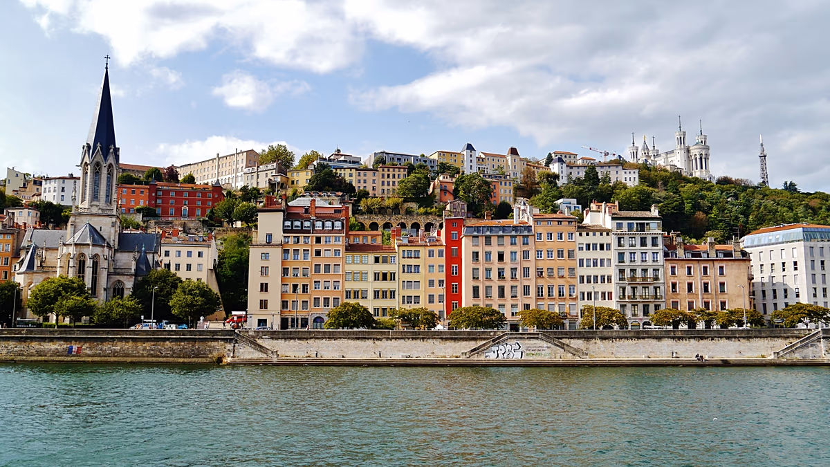 Neun Verdächtige bei der Ermordung eines französischen rechtsextremen Aktivisten in Lyon festgenommen