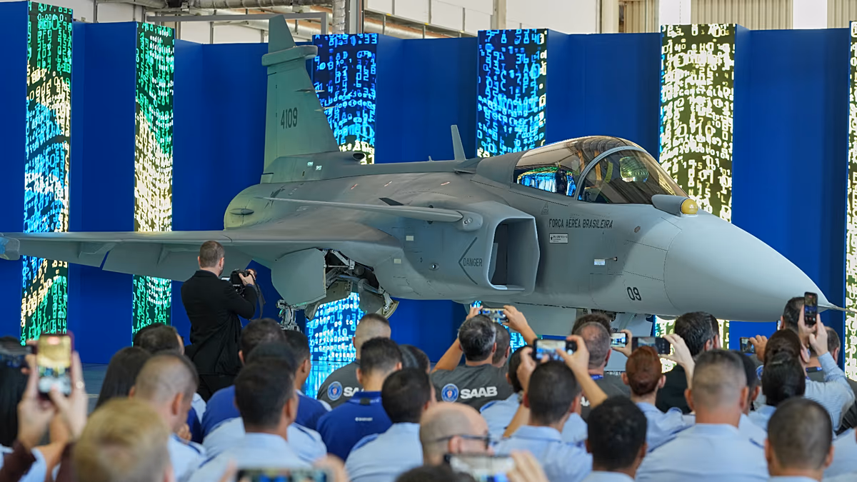 Brasilien stellt den ersten lokal hergestellten Überschall-Kampfjet vor