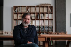 Der Chilene Smiljan Radić Clarke gewinnt den Pritzker-Architekturpreis 2026