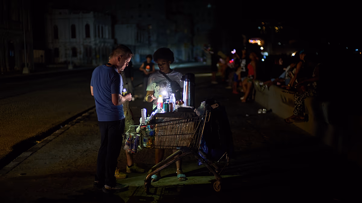 Der Stromausfall stürzt Kuba in Dunkelheit und legt das fragile Stromnetz frei. Kuba erleidet einen landesweiten Stromausfall, der die Fragilität seines Stromnetzes offenlegt, da Millionen von Menschen unter Hitze, Engpässen und langen Wartezeiten auf Strom leiden. 17.03.2026