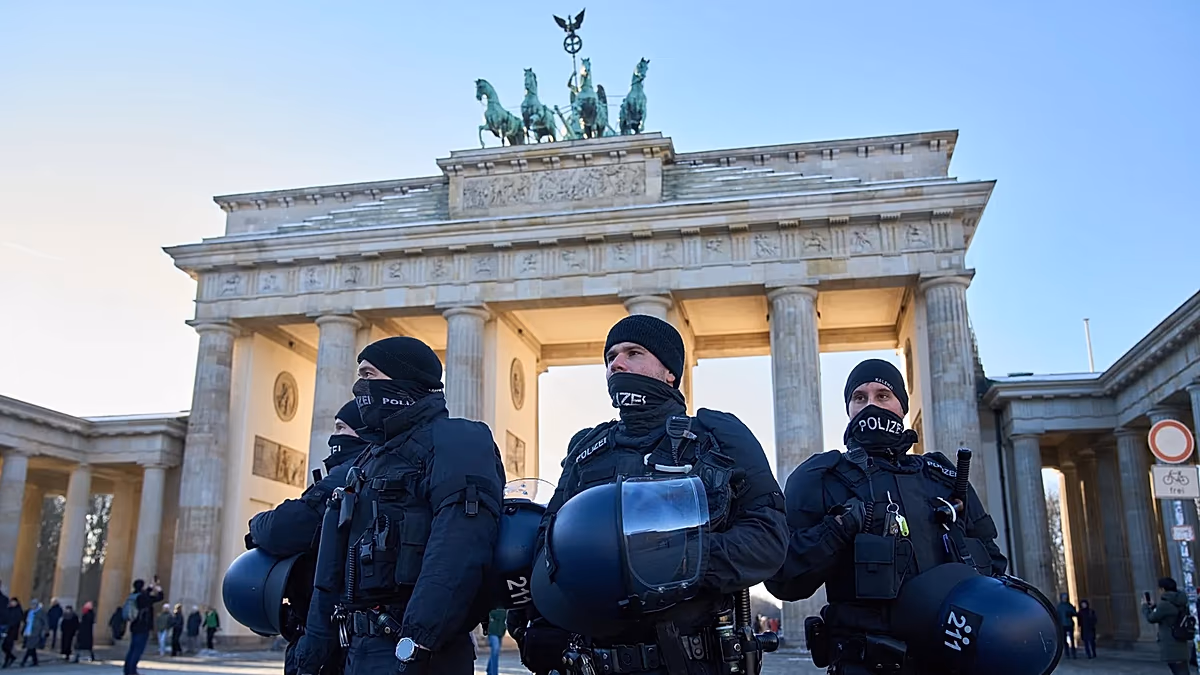 Deutschland sperrt vier Männer wegen möglicher Angriffe wegen Waffenlagers ein, die mit der Hamas in Verbindung stehen