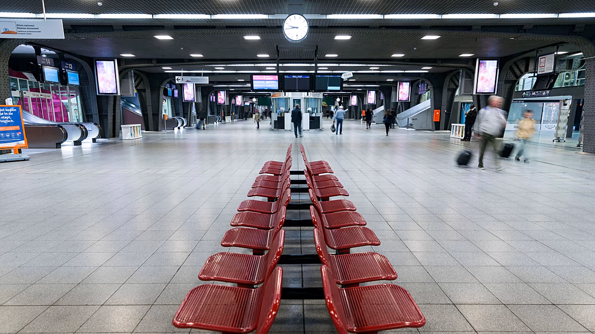 Die Polizei evakuiert den Brüsseler Midi-Bahnhof, nachdem sie zwei mysteriöse Pakete gefunden hat