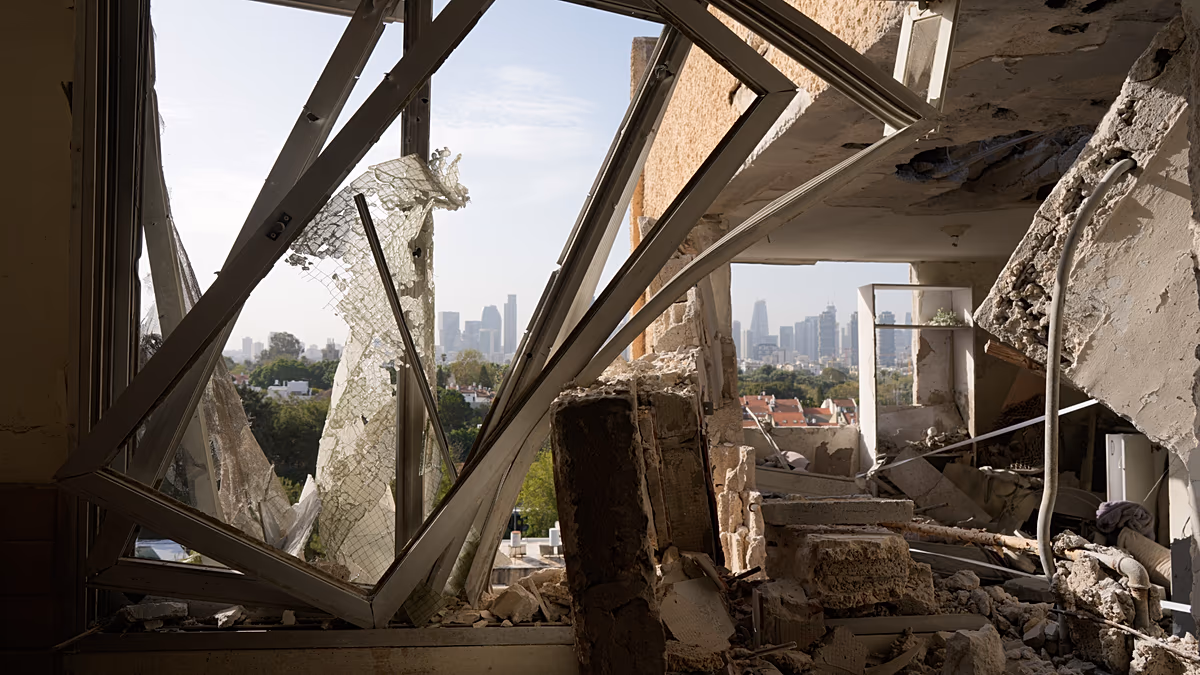 Ein iranischer Raketenangriff trifft die Gegend um Tel Aviv, während die Zahl der Todesopfer in der gesamten Region zunimmt