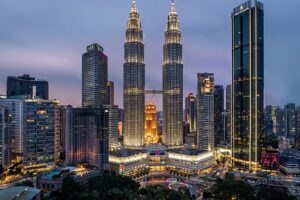 Europäische Fluggesellschaften steigern Direktflüge nach Asien und Afrika, da Passagiere den Nahen Osten meiden