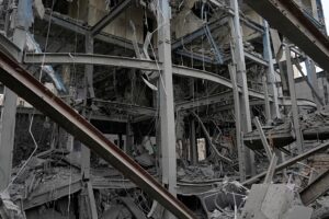 Iran: Bilder zeigen Verwüstung in Teheran nach mutmaßlichen israelischen Angriffen Der Iran hat in ganz Teheran neue Schäden erlebt, nachdem Berichten zufolge mehrere Bezirke, darunter Shahrak-e Gharb und Javadieh, von Angriffen getroffen wurden. 17.03.2026