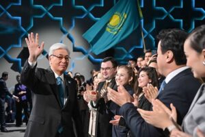 Kasachstan: Größtes Land in Zentralasien verabschiedet neue Verfassung