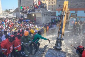 Kenia: Beim Einsturz eines Gebäudes in Nairobi kommen mindestens zwei Menschen ums Leben und mehrere weitere werden verletzt. Kenia hat mit den Folgen eines Gebäudeeinsturzes in Nairobi zu kämpfen, bei dem bei einem fehlgeschlagenen Abriss mindestens vier Menschen ums Leben kamen. 17.03.2026