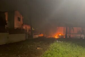 Mindestens 40 Verletzte, nachdem eine iranische Rakete eine israelische Stadt mit einer Atomanlage getroffen hat