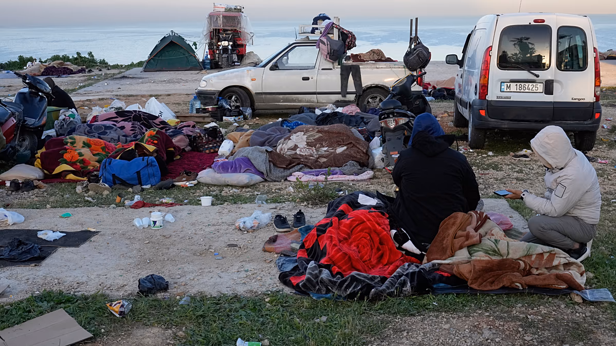Neue israelische Luftangriffe erschüttern einen Vorort von Beirut, während Zivilisten vor der befürchteten Eskalation fliehen. Der Libanon sieht sich nach einem seltenen Evakuierungsbefehl mit israelischen Luftangriffen auf die südlichen Vororte von Beirut konfrontiert. Tausende fliehen aus Dahiyeh, da der Verkehr die Straßen in der Hauptstadt blockiert. 06.03.2026