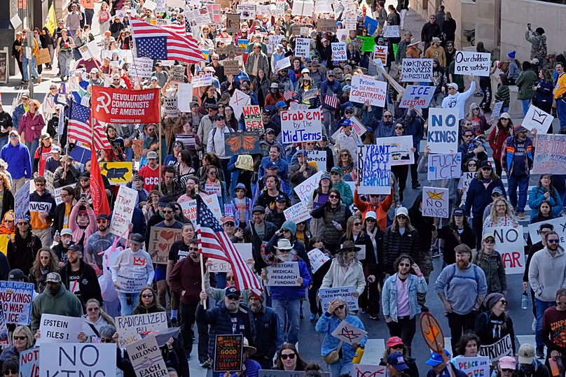   Menschen marschieren während eines „No Kings“-Protestes am Samstag, 28. März 2026, in Nashville, Tennessee.