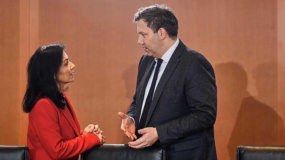 Deutschland senkt die Treibstoffsteuer, da die Ölpreise aufgrund der Iran-Blockade steigen