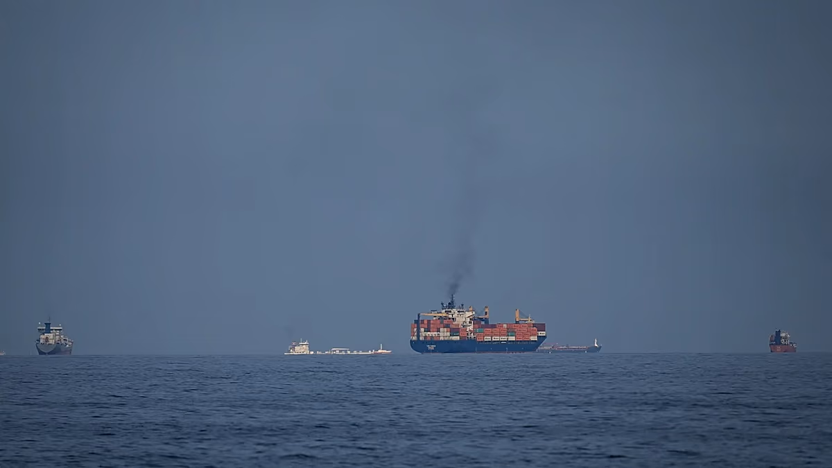 Berichte über die Schließung der Straße von Hormus durch den Iran seien „völlig inakzeptabel“, sagt das Weiße Haus