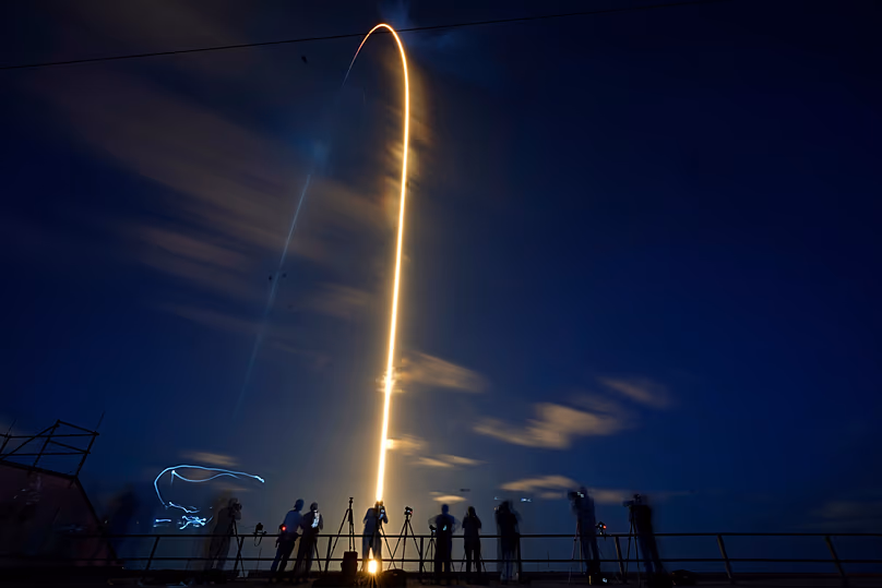 DATEI. SpaceX Falcon 9-Rakete hebt im September 2021 vom Kennedy Space Center, Florida, USA, ab