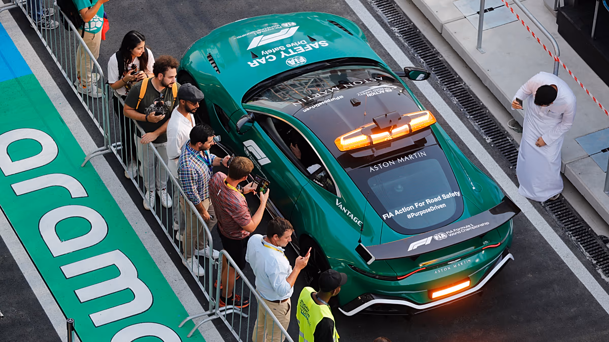 Brauchen Sie Geschwindigkeit? Die saudi-arabische Stadt Qiddiya bereitet sich auf ein neues Motorsporthotel und einen neuen Austragungsort für Pferderennen vor