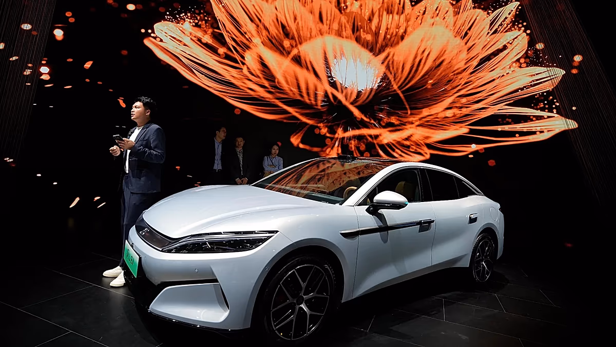 Der Gewinn von BYD bricht um 19 % ein, nachdem ein Rekordjahr Tesla vom EV-Thron verdrängt hat