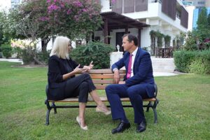 Der britische Botschafter in den Vereinigten Arabischen Emiraten warnt vor regionalen Risiken, unterstützt jedoch die Widerstandsfähigkeit der Vereinigten Arabischen Emirate angesichts des fragilen Waffenstillstands im Iran