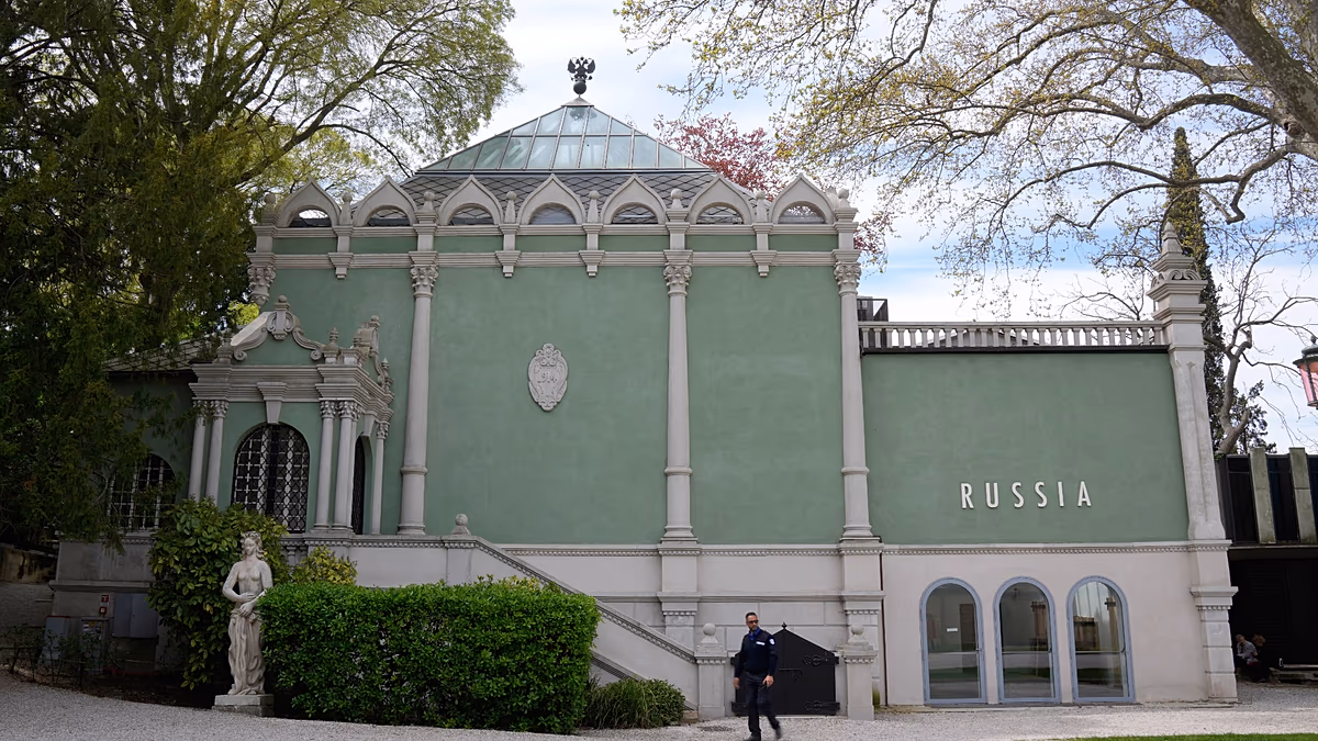 Die Abgeordneten fordern die Kommissionsführer auf, Russland von der Rückkehr zur Biennale in Venedig abzuhalten