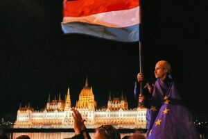 Die EU eilt zu Gesprächen mit dem magyarischen Team nach Budapest, um angesichts der Spannungen in der Ukraine eingefrorene Gelder freizugeben