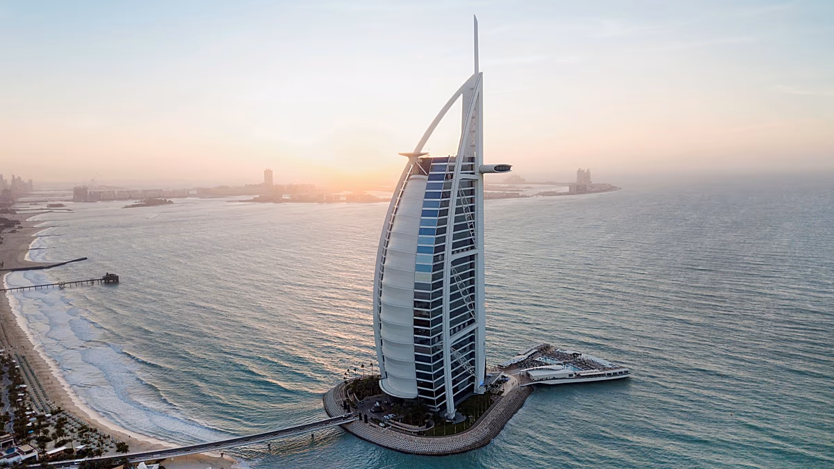 Dubais weltberühmtes Hotel Burj Al Arab wird wegen Restaurierungsarbeiten für 18 Monate geschlossen